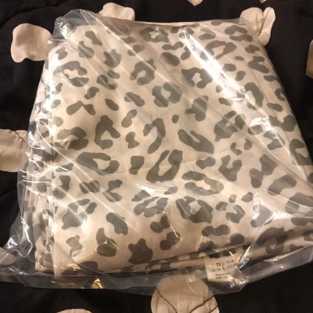 VICTORIA SECRET PINK SHOWER CURTAIN